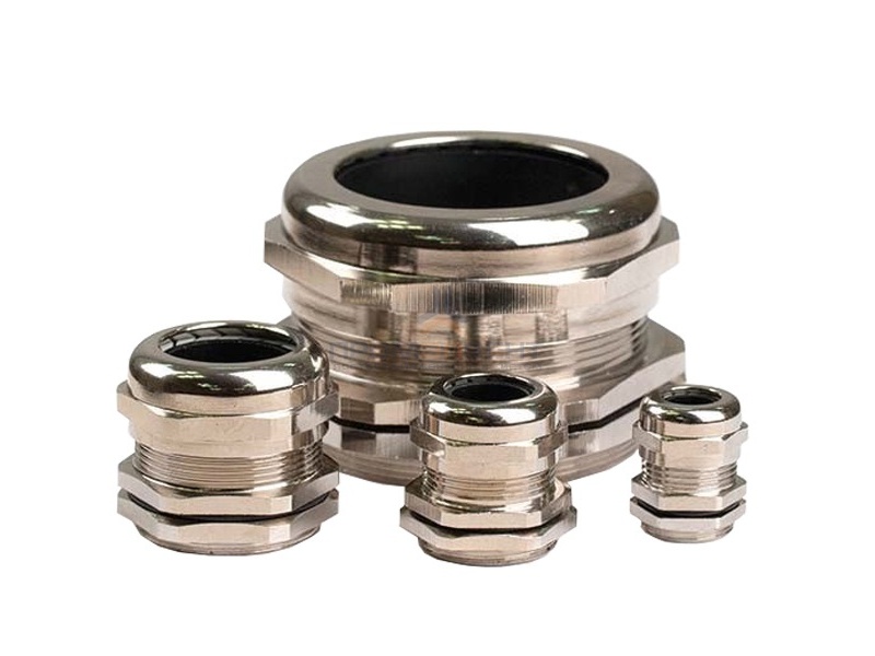 Латунный кабельный ввод, диаметр вводного отверстия М27, наружный диаметр кабель 13-18 мм.